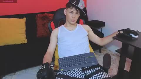 Snapshot of eros_steel chatting on 06.06.26 Eros online show from 06.06.26