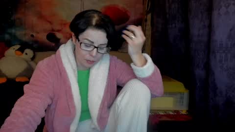 Snapshot of erotic_dessire chatting on 01.15.25 Eve online show from 01.15.25