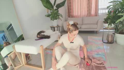 TINY  online show from 09.10.25