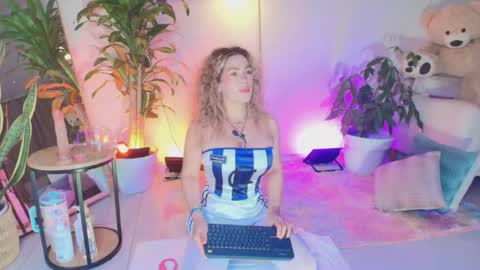 Snapshot of erotik_lady chatting on 06.07.26 TINY online show from 06.07.26