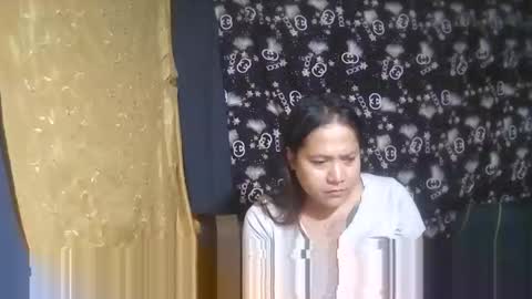 Snapshot of ervanamorge chatting on 11.03.25 Ervana online show from 11.03.25