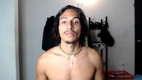 Snapshot of escanor_legendary chatting on 12.01.25 Scanor online show from 12.01.25