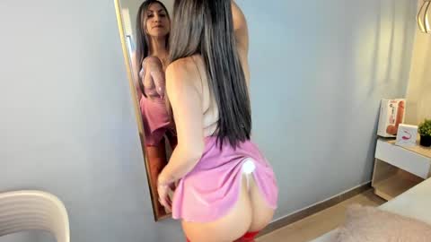 Snapshot of escarleth__ chatting on 01.18.25 Escarlet online show from 01.18.25