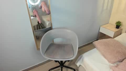 Snapshot of escarleth__ chatting on 02.20.25 Escarlet online show from 02.20.25