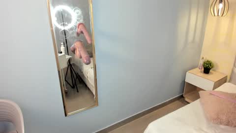 Snapshot of escarleth__ chatting on 02.26.25 Escarlet online show from 02.26.25