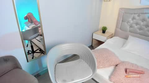 Snapshot of escarleth__ chatting on 10.07.25 Escarlet online show from 10.07.25