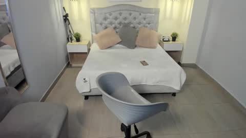 Snapshot of escarleth__ chatting on 10.17.25 Escarlet online show from 10.17.25