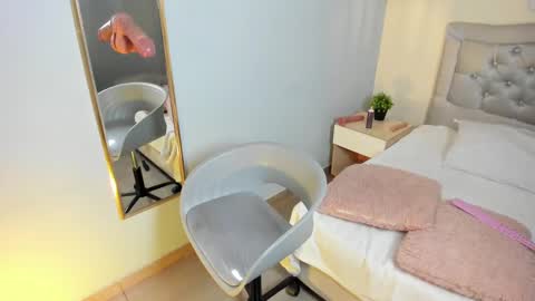 Snapshot of escarleth__ chatting on 10.23.25 Escarlet online show from 10.23.25