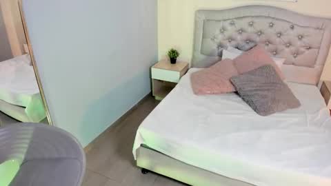 Snapshot of escarleth__ chatting on 10.27.25 Escarlet online show from 10.27.25