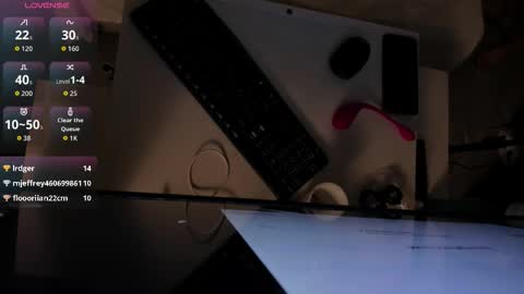 Snapshot of escarleth__ chatting on 11.12.25 Escarlet online show from 11.12.25