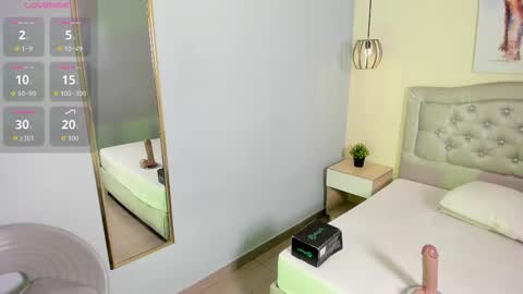 Snapshot of escarleth__ chatting on 01.06.26 Escarlet online show from 01.06.26