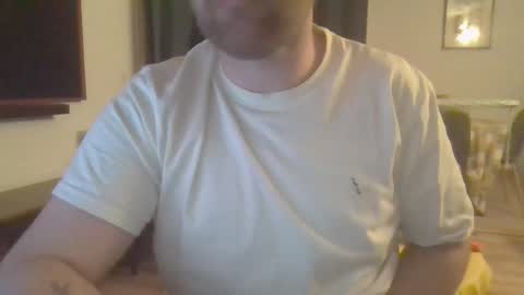 Snapshot of esclavepourfemme chatting on 03.11.25 esclavepourfemme online show from 03.11.25