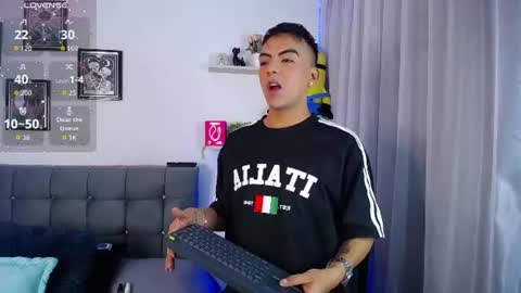 Snapshot of esdavidhernandez_ chatting on 06.21.26 DAVID online show from 06.21.26