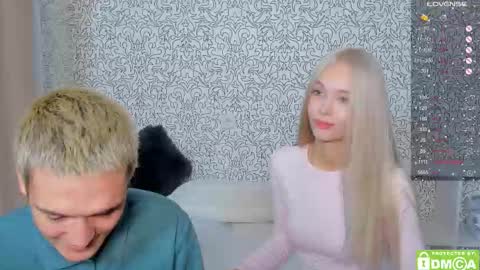 Snapshot of eshcka chatting on 11.03.25 Megan and Brad online show from 11.03.25