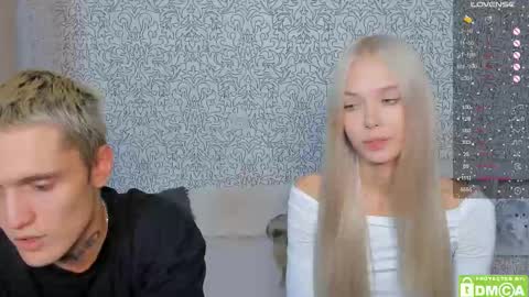 Snapshot of eshcka chatting on 11.05.25 Megan and Brad online show from 11.05.25