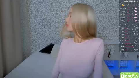 Snapshot of eshcka chatting on 11.16.25 Megan and Brad online show from 11.16.25