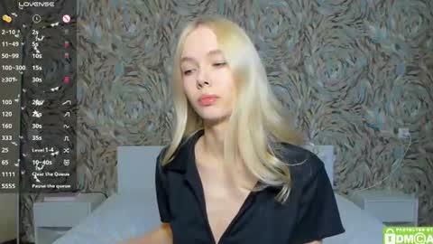 Snapshot of eshcka chatting on 06.25.26 Megan and Brad online show from 06.25.26