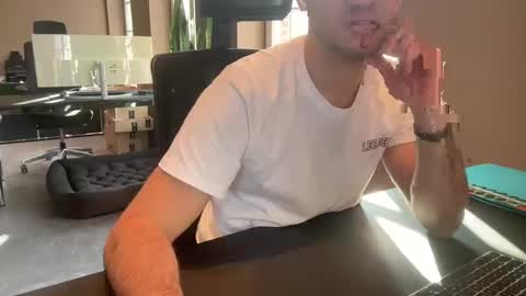 Snapshot of eskp chatting on 03.10.25 eskp online show from 03.10.25