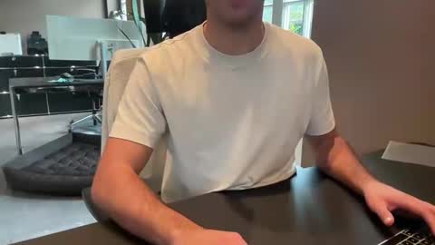 Snapshot of eskp chatting on 10.31.25 eskp online show from 10.31.25