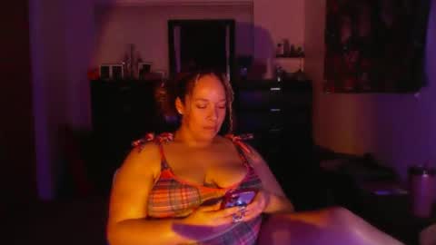 Esme Luv online show from 10.14.25