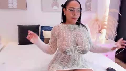 esmeralda online show from 02.14.26