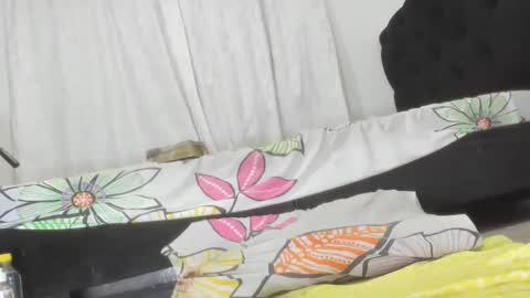 Snapshot of esmeralda_strong chatting on 02.15.25 esmeralda online show from 02.15.25