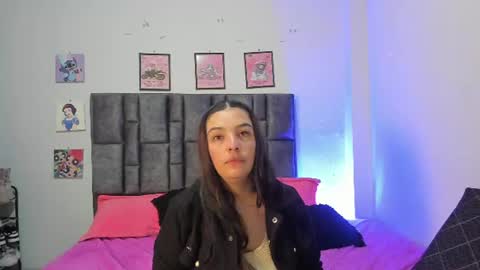 Snapshot of esmeraldaa_sc chatting on 06.21.26 Perla online show from 06.21.26