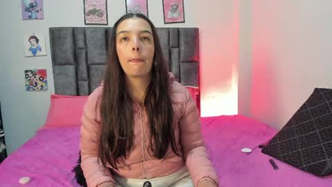Snapshot of esmeraldaa_sc chatting on 06.22.26 Perla online show from 06.22.26