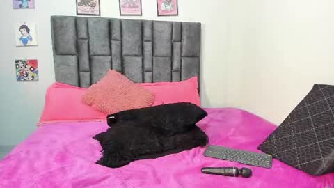 Snapshot of esmeraldaa_sc chatting on 06.24.26 Perla online show from 06.24.26