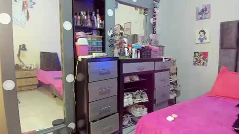 Snapshot of esmeraldaa_sc chatting on 07.17.26 Perla online show from 07.17.26
