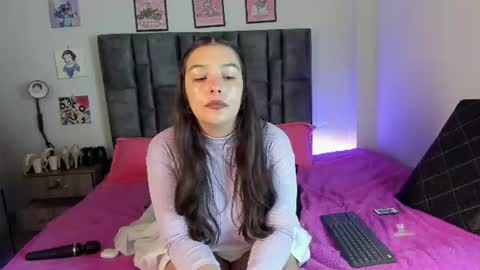 Snapshot of esmeraldaa_sc chatting on 07.31.26 Perla online show from 07.31.26