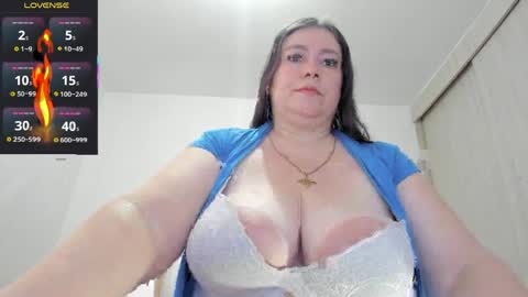 Esmeralda online show from 05.12.26