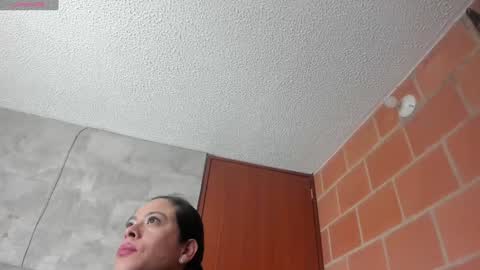 Snapshot of esperancita4570 chatting on 01.01.25 HOPE online show from 01.01.25