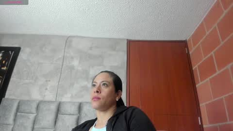 Snapshot of esperancita4570 chatting on 01.05.25 HOPE online show from 01.05.25