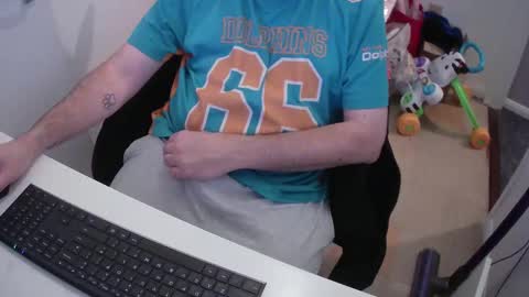 Snapshot of essex_wild chatting on 12.14.24 Morph online show from 12.14.24