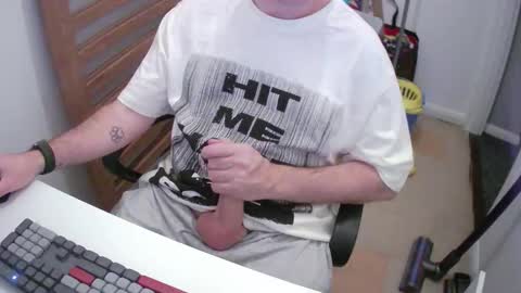 Snapshot of essex_wild chatting on 10.14.25 Morph online show from 10.14.25