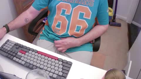 Snapshot of essex_wild chatting on 11.23.25 Morph online show from 11.23.25