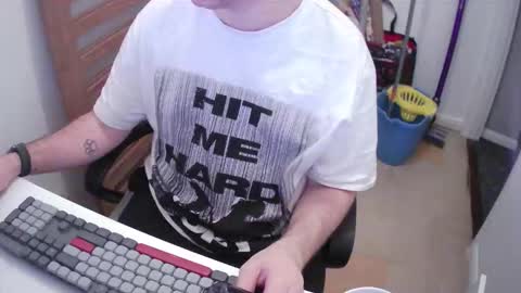 Snapshot of essex_wild chatting on 12.16.25 Morph online show from 12.16.25