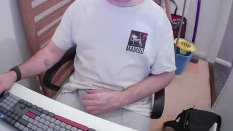 Snapshot of essex_wild chatting on 12.21.25 Morph online show from 12.21.25