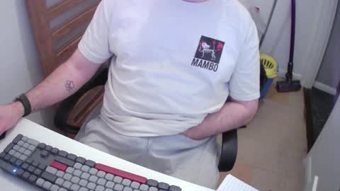 Snapshot of essex_wild chatting on 01.12.26 Morph online show from 01.12.26