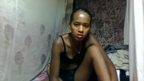 Snapshot of estancelee chatting on 06.15.26 estancelee online show from 06.15.26