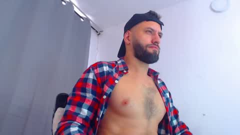 Snapshot of esteban7984068 chatting on 12.15.24 esteban online show from 12.15.24