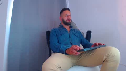 Snapshot of esteban7984068 chatting on 01.30.25 esteban online show from 01.30.25