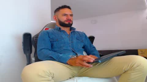 Snapshot of esteban7984068 chatting on 09.23.25 esteban online show from 09.23.25