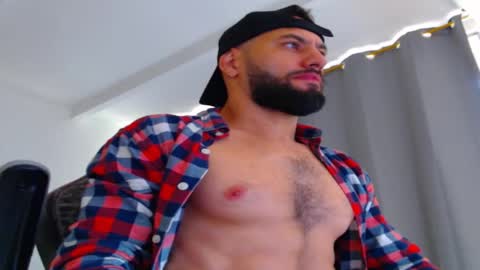 Snapshot of esteban7984068 chatting on 10.11.25 esteban online show from 10.11.25