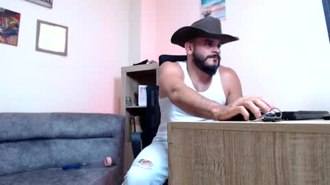 Snapshot of esteban_fer chatting on 05.06.26 Esteban Fernandez online show from 05.06.26