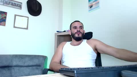 Snapshot of esteban_fer chatting on 05.09.26 Esteban Fernandez online show from 05.09.26