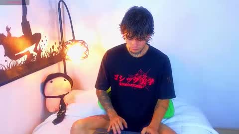 Esteban independent model online show from 09.17.25