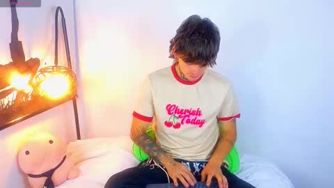 Esteban independent model online show from 09.19.25