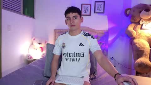 Snapshot of estebanperez_ chatting on 05.08.26 Esteban online show from 05.08.26